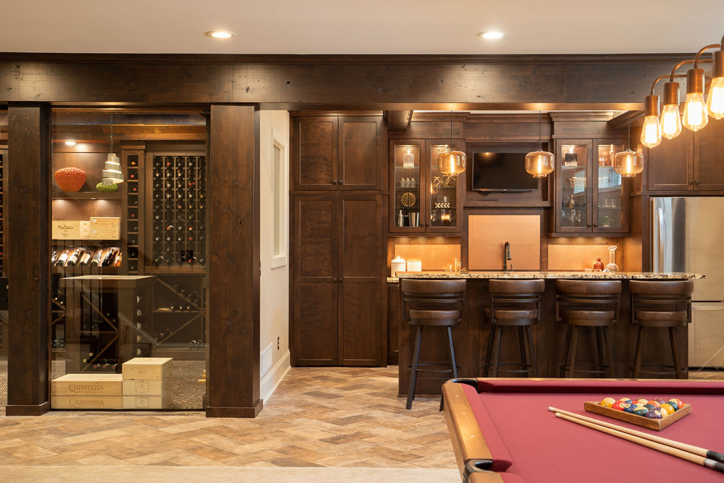 lower level home wet bar with pool table